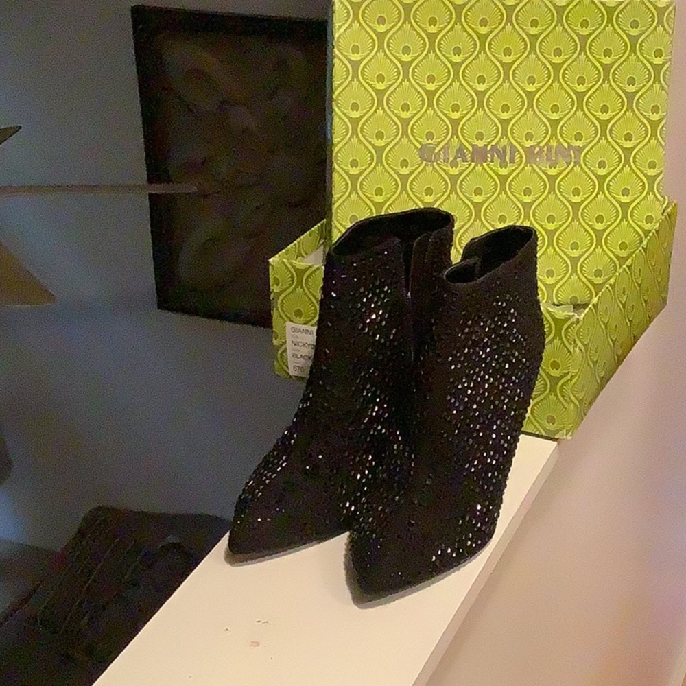 Brand new 9.5 ankle boots